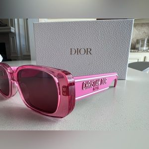 Christian Dior sunglasses in pink, BRAND NEW. Never worn.